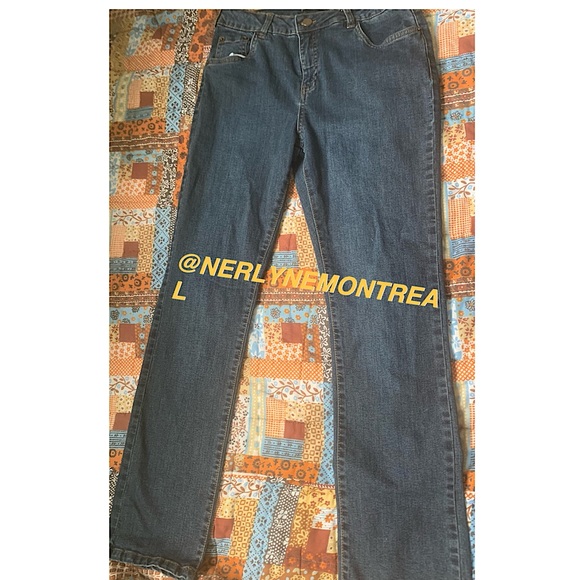 Classy Jeans - Picture 2 of 2